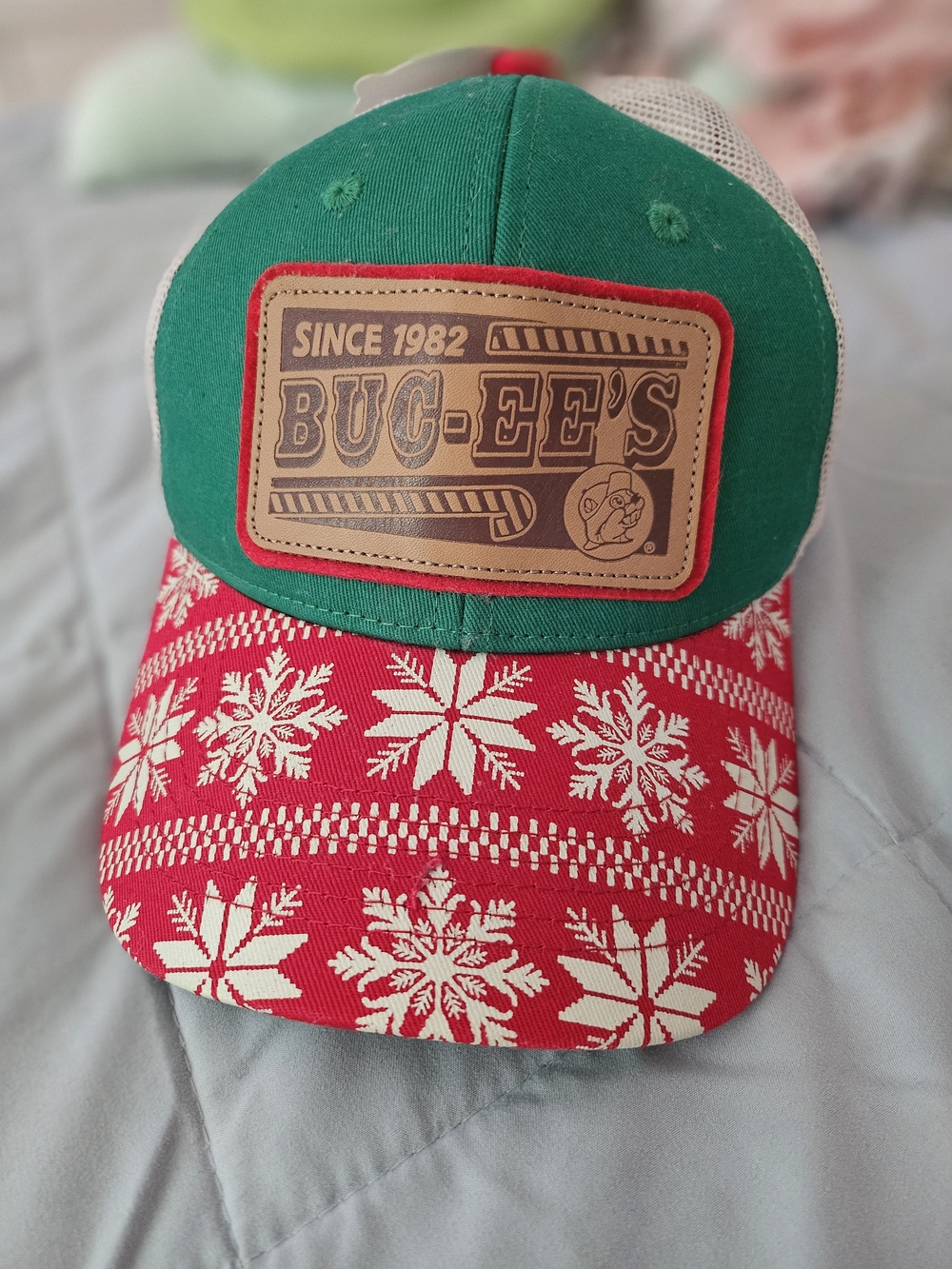 NWT Buc-ee's Christmas Trucker Hat Since 1982 Snowflake Cap New